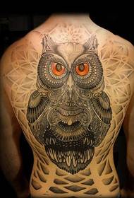 一款满背的猫头鹰纹身图案图片