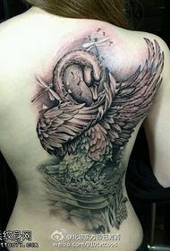 ຮູບແບບ tattoo swan ທີ່ສວຍງາມດ້ວຍບ່າ