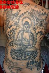 Męskie plecy pełne tatuaży na plecach