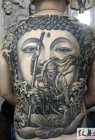 He hakakā piha ʻo Cool i ka tattoo Buddha