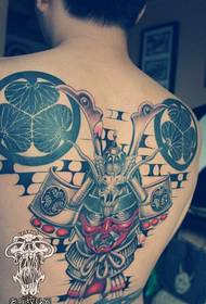 Espectáculo de tatuaxes, recomenda unha tatuaxe de samurai de costas completas