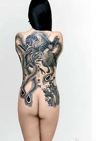 Ženski črno-beli vzorec tetovaže feniksa