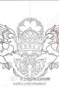 Ang isang malaking V korona rosas na materyal na tattoo