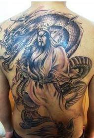 Tele van jóképű Guan Erye tetoválással