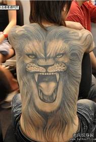 纹身秀图吧为你推荐一款时尚霸气的满背狮子纹身图案