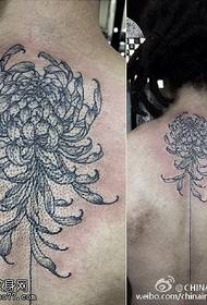Klasický tetovací vzor chryzantémy