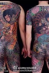 Padrão de tatuagem arte dominadora do homem