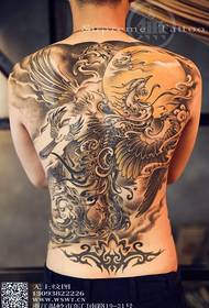 Золотая татуировка феникса на спине