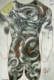 Klasičen vzorec tatoo s polnim hrbtnim zmajem