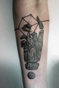 Tatueringsfingerflickearm på finger och geometrisk tatueringsbild