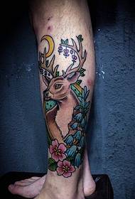 tatuaje de tatuaje de ciervo sika de color que cubre las piernas