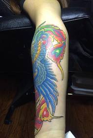 immagine del tatuaggio totem personalità gamba colorata
