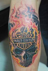 убав дизајн на тетоважа Харли за теле