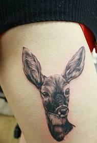 dekle stegno ljubka jelena glava tattoo slike