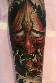 imagen de tatuaje rojo con sabor a rojo en la pierna