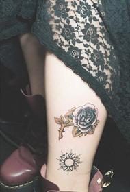 Mode-bene slegs pragtige tatoeëermerke vir pragtige rose