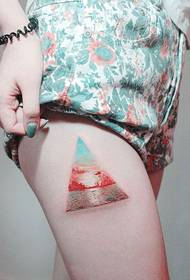 个性云彩三角形创意大腿纹身
