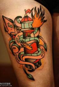 Patrón de tatuaxe de polbo á perna