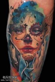 Vrouwelijke avatar tattoo patroon op het been