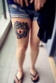 tatuaggio tatuaggio totem europeo di personalità coscia ragazza