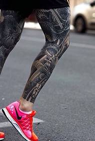 Ulica narazí na tetovanie nôh späť na najvyššiu mieru
