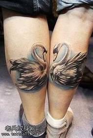 Modello di tatuaggio accoppiato cigno gamba