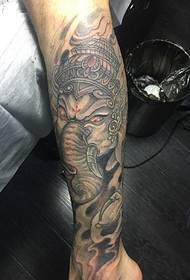 gamba tradizionale tatuaggio elefante classico