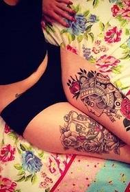 Wunderschöne Tattoos für die Beine von Frauen