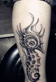 Tatuaje creativo de la pierna del hipocampo pequeño