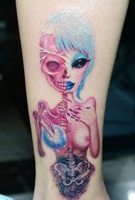 ужасно застрашујући узорак тетоваже за пола лица