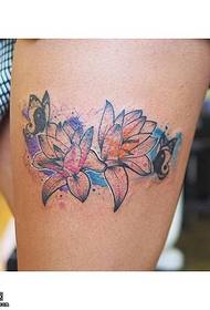 Tichte twa magnolia-tattoo-ûntwerpen