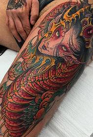 Péinteáil patrún tattoo cailín le péinteáil Dragon