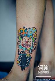 Blauzdos dažytas klouno tatuiruotės raštas