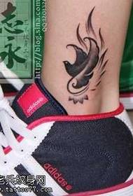 Model de tatuaj de porumbei pentru picioare mici