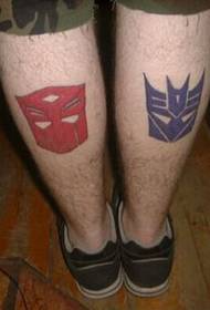 erittäin yksilöllinen Transformers-tatuointi vasikalla