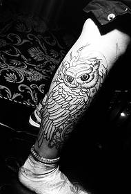 ფეხის შავი და თეთრი owl tattoo სურათი