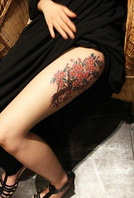 pernas de meninas linda bela tatuagem de pêssego padrão