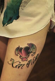 Schéinheetsbenen klengen Trend vu Léift Flügel Tattoo Muster