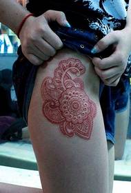 gambe di ragazze stile indiano totem tatuaggio modello