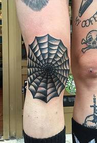 Knie klassiek spinnenweb tattoo patroon