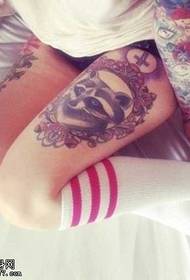 Totem di colore delle gambe modello di tatuaggio gatto europeo e americano