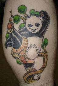 Kungfu Panda tatueringsmönster på kalven