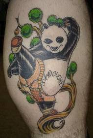 Modello di tatuaggio Kungfu Panda sul polpaccio