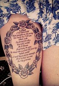 unico tatuaggio inglese sulla coscia 39854 - tatuaggio velenoso ragno sulla coscia