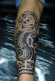 csomag borjú klasszikus régi hagyományos totem tetoválás tetoválás