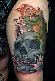 Tatuatge de crani de granota a la cuixa