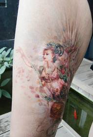 კეთილშობილი და ელეგანტური ფერია დამალული ეფექტის tattoo ნიმუში