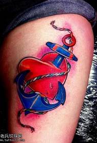 Motif de tatouage cœur battant de la source de la vie