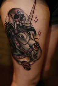 tatuaggio retro coscia unicorno
