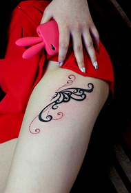 Ноги краси Сексуальне татуювання метеликів тотем